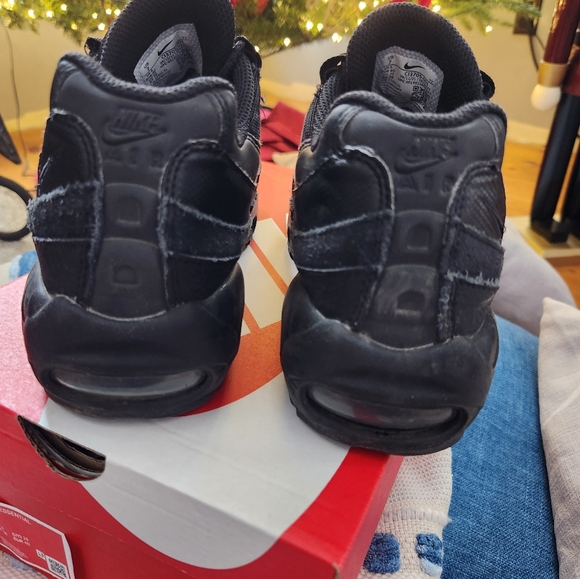 Mens Air Max 95 Essentials - Picture 5 of 11